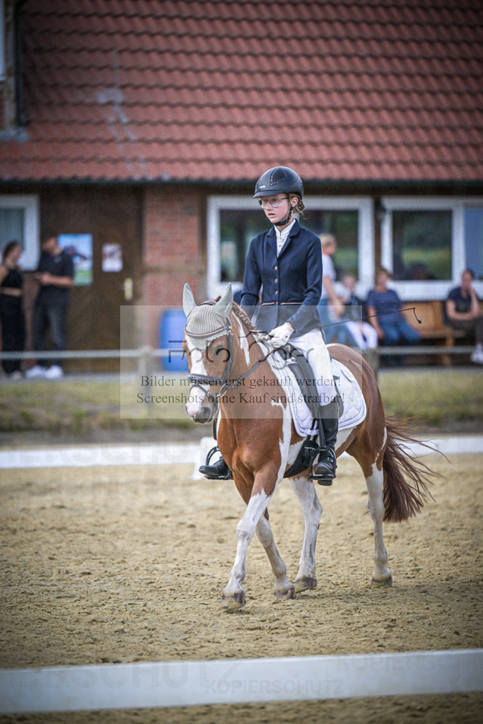 DOS_8859 | Entdecke hochwertige Reitturnierfotos von Foto Oger. Professionell, emotional und authentisch – jetzt Lieblingsmomente im Shop bestellen.Deutschlandweite Turnierfotografie. - Realisiert mit Pictrs.com