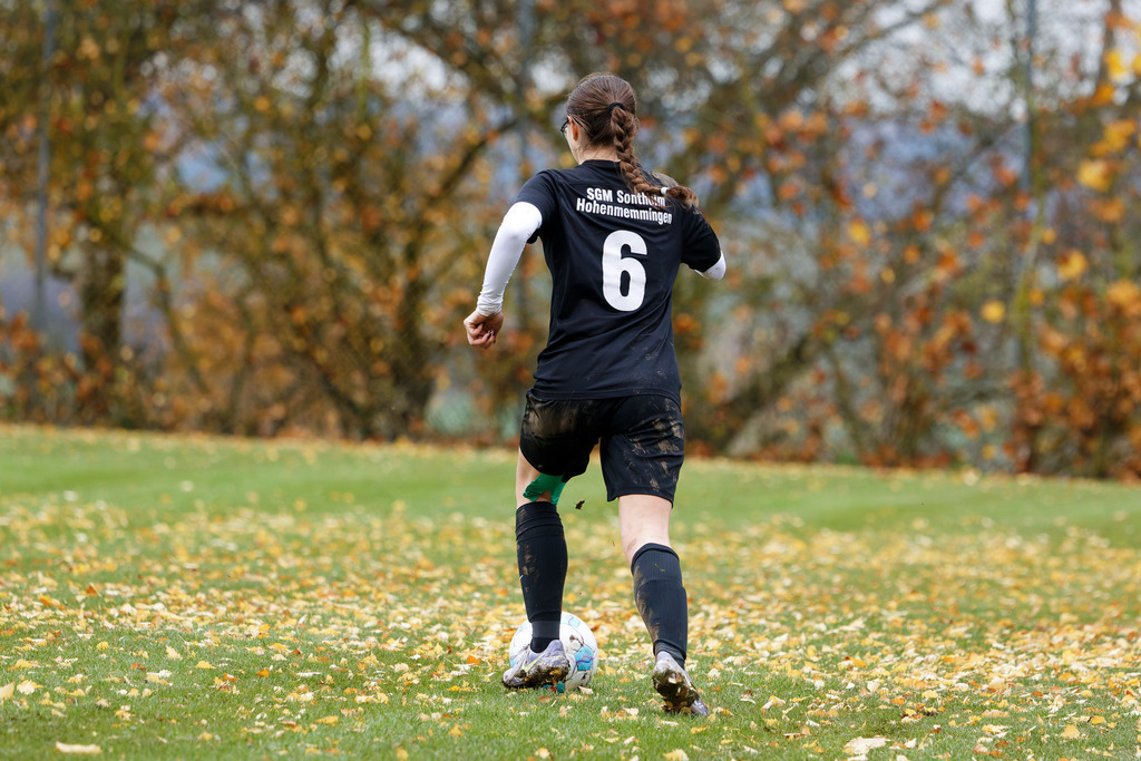 HOHFCH_251109_9611 | 1.FC Heidenheim 1846 II vs. GAST, Fußball, Frauen, Bezirksliga, 2025/2026, X. Spieltag, 03.10.2025 in Heidenheim, Kunstrasen b. Voith-Arena West(Foto: Michael Bulling) - Realisiert mit Pictrs.com