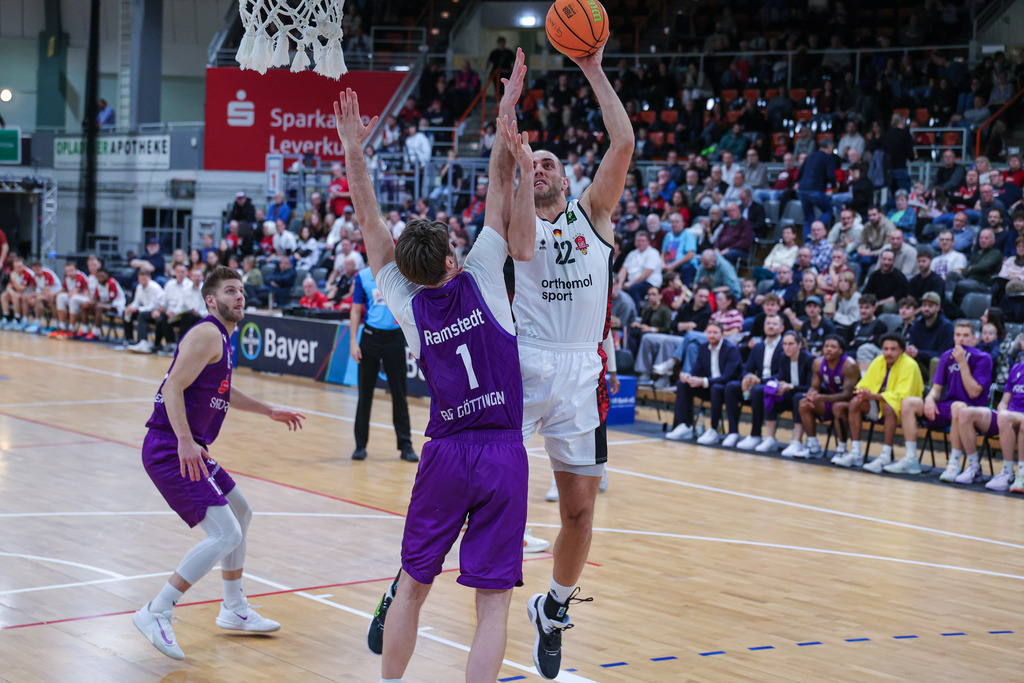 Pro A BAYER GIANTS vs BG Göttingen-121 | Fotos von Basketballspielen aus dem Raum NRW fotografiert von Gero Mueller-Laschet und Daniel Schaefer - Realisiert mit Pictrs.com