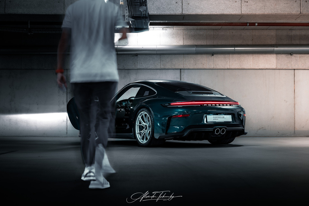 911 GT3 Touring Arlogrünmetallic | Entdecken Sie die faszinierende Welt von Alexander Tschuncky Arts: Kreative Fotografie, atemberaubende Automobilkunst und hochwertiger Bilderdruck. Lassen Sie sich inspirieren! - Realisiert mit Pictrs.com