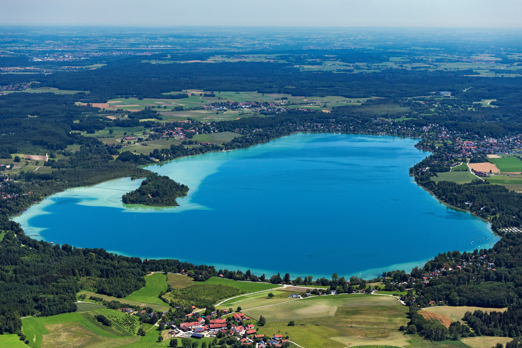 dr__0043987.jpg | INNING AM AMMERSEE 18.06.2024 Uferbereiche am Seegebiet des Wörthsee an der Wörthseestraße in Inning am Ammersee im Bundesland Bayern, Deutschland. // Riparian areas on the lake area of Woerthsee on street Woerthseestrasse in Inning am Ammersee in the state Bavaria, Germany. Foto: Daniel Reiter