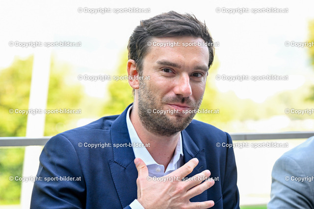 AUT, Pressekonferenz Eishockey Black Wings Linz, Praesentation Trikot und neue Sponsorpartner | 16.08.2023, Linz, AUT, Pressekonferenz Eishockey Black Wings Linz, Praesentation Trikot und neue Sponsorpartner, im Bild Walter Scherb (Spitz), 