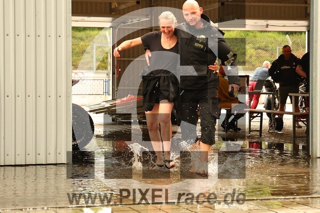 social-20240604_33480 | Schöne Erinnerungen an spannende Momente - das festzuhalten ist unser Job. PIXELrace.de ist seit 2003 auf den Rennstrecken Europas unterwegs um die Action draußen beim Fahren und die wunderbare Stimmung imm Fahrerlager für euch einzufangen.