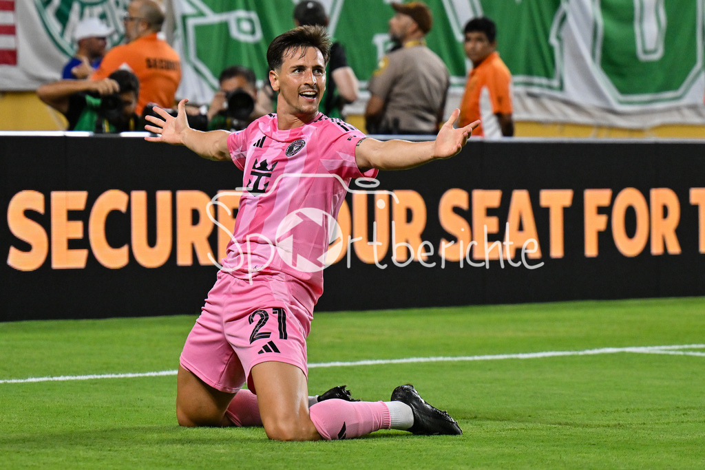 Inter Miami CF - Palmeiras Sao Paulo | Jubel nach dem Treffer zum 1-0 durch Tadeo ALLENDE (Inter Miami 21) / Tor / Torschuetze / Freude / Happy / FIFA Club World Cup: Inter Miami CF - Palmeiras Sao Paulo, Hard Rock Stadium am 23.06.2025 / NOT FOR SALE IN USA