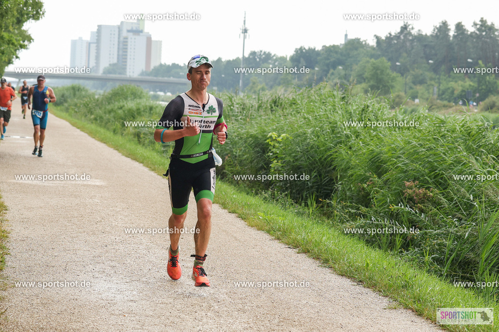 LUR_1519 | 34. M-net Erlanger Triathlon 2025 #erlangertriathlon  #mnettriathlon2025 #mnettriathlon #team #olympischedistanz #mitteldistanz #triathlon #maindonaukanal  #erlangertriathlon2025 #yourpictrs #tv1848 #tv1848erlangen  #triathlonbayern #sportinerlangen #demsportverbunden #sportshot_your_pictrs Copyright: www.sportshot.de