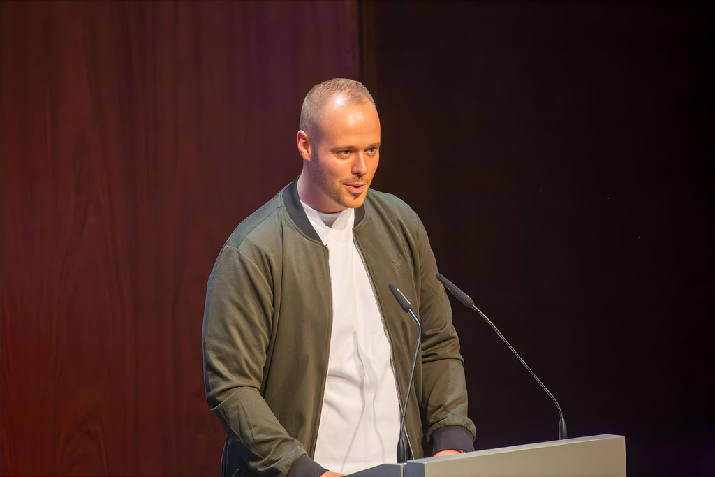 Rosengarten Mannheim: Award-Night 2024 / Sport Award Rhein-Neckar. Bild: Max Hopp, Dartprofi | Rosengarten Mannheim: Award-Night 2024 / Sport Award Rhein-Neckar. Bild: Max Hopp, Dartprofi - Realisiert mit Pictrs.com