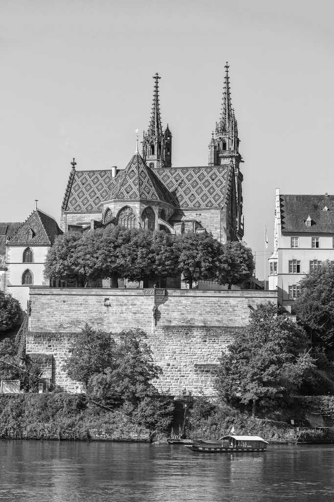 Münster mit Fähre | Basler Münster mit Fähre. - Realisiert mit Pictrs.com