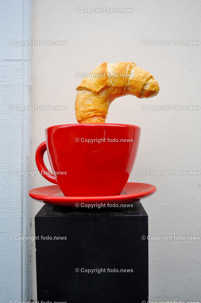 Deutschland_ Bayern_ Wuerzburg_ 12.06.2024-16 | 12.06.2024, Deutschland, GER, Bayern, Wuerzburg im Bild Stadtansichten, Gebauede, Main, Bruecke, Universitaet, Bahnhof, Kaeppele, Marienberg, Festung, Spital, Museum, Sehenswuerdigkeiten, Reise, Feature, Travel, City, Kirche, Church, Dom, kreisfreie Stadt in Bayern, Bezirk Unterfranken