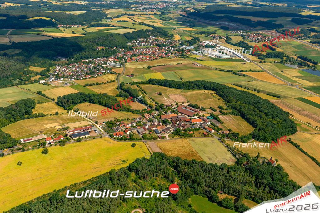 Das Luftbild zeigt : Hohn am Berg Schlüsselfeld - Die Luftaufnahme wurde 2023 vom UL-Flugzeug aus erstellt ( keine Drohne ) - Hochauflösende Luftaufnahme - Für grossformatige Ausdrucke geeignet. Die Geschenkidee !Mit Lizenz und Bildrechte bestellbar