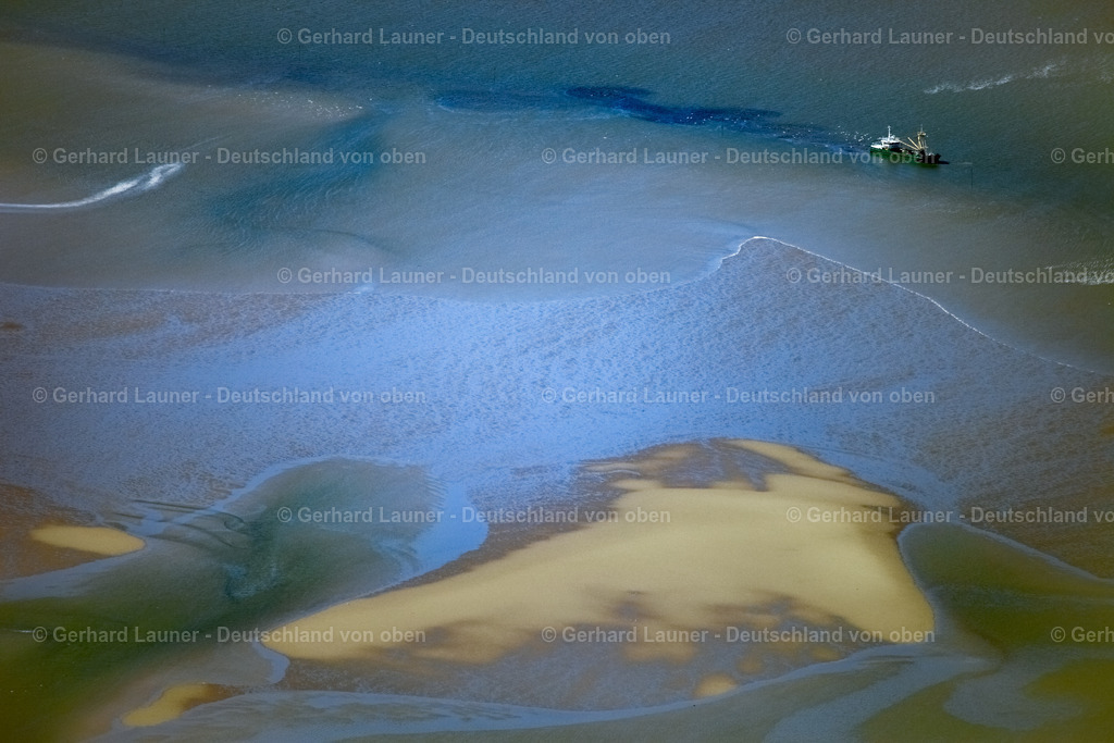 3090677 | Fischkutter zwischen Sylt und Föhr, Nationalpark Schleswig-Holsteinisches Wattenmeer
