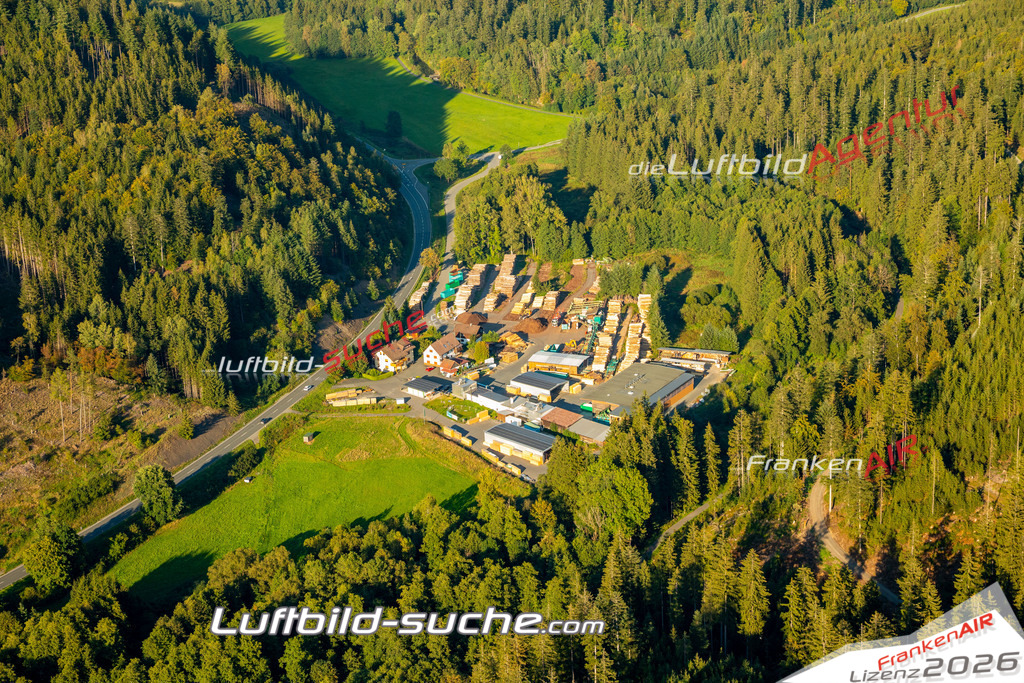 Das Luftbild zeigt :  Wallenfels - Die Luftaufnahme wurde 2023 vom UL-Flugzeug aus erstellt ( keine Drohne ) - Hochauflösende Luftaufnahme - Für grossformatige Ausdrucke geeignet. Die Geschenkidee !Mit Lizenz und Bildrechte bestellbar