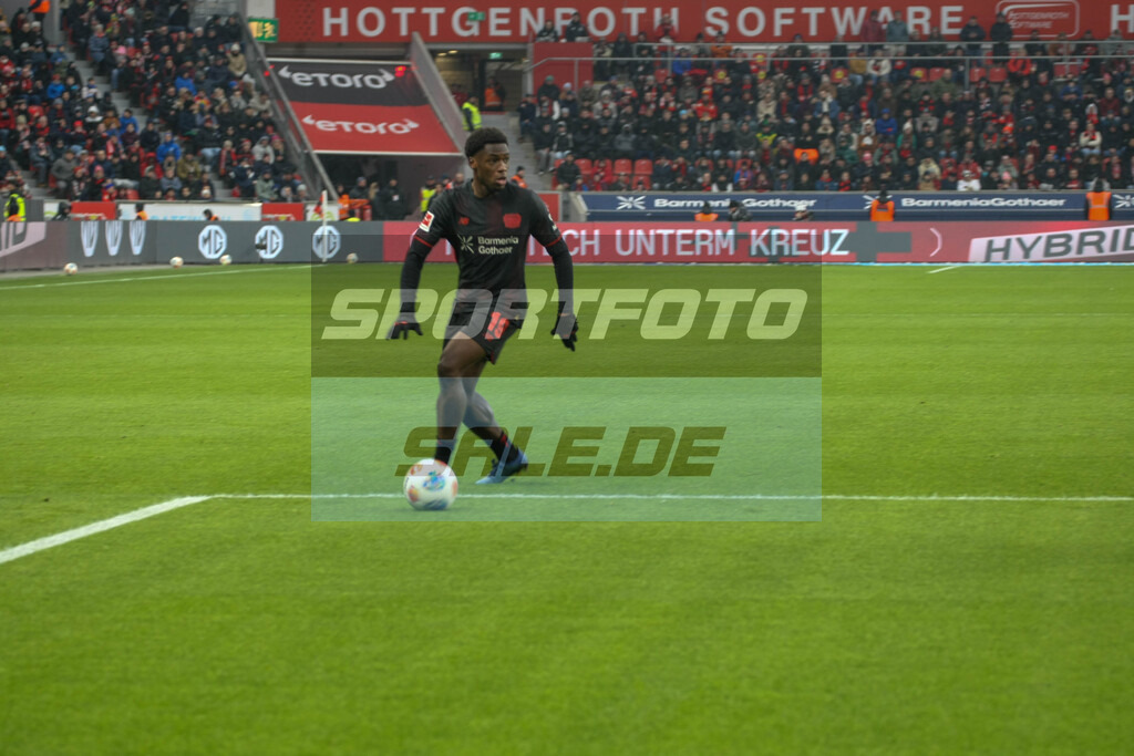 Bayer Leverkusen Saison 25/26 - © Sportfoto-Sale (MK) | Ernest Poku - Bayer Leverkusen Saison 25/26 - © Sportfoto-Sale (MK) - Realisiert mit Pictrs.com