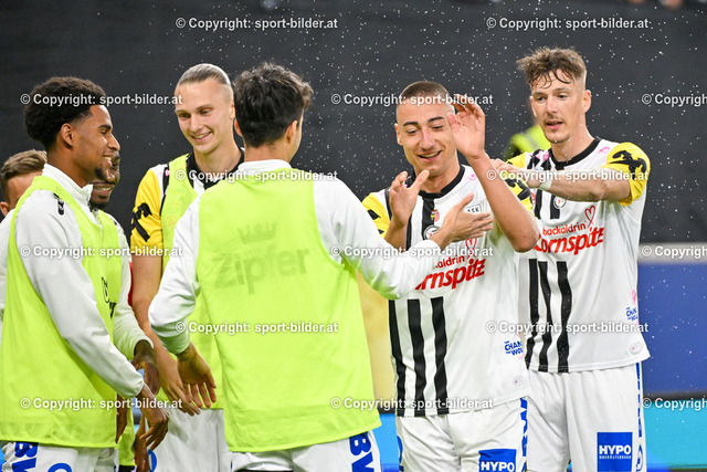 AUT, Admiral Bundesliga, LASK Linz vs FC Red Bull Salzburg | 12.04.2024, Raiffeisen Arena Linz, AUT, Admiral Bundesliga, LASK Linz vs FC Red Bull Salzburg, im Bild Jubel Spieler Lask Linz (Lask)


// Admiral Bundesliga Match between LASK Linz and FC Red Bull Salzburg in Linz, Austria on 2024/04/12
