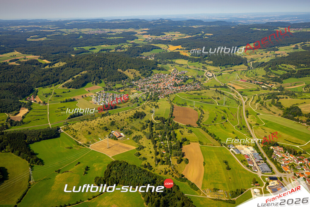 Das Luftbild zeigt :  Gomadingen - Die Luftaufnahme wurde 2024 vom UL-Flugzeug aus erstellt ( keine Drohne ) - Hochauflösende Luftaufnahme - Für grossformatige Ausdrucke geeignet. Die Geschenkidee !Mit Lizenz und Bildrechte bestellbar