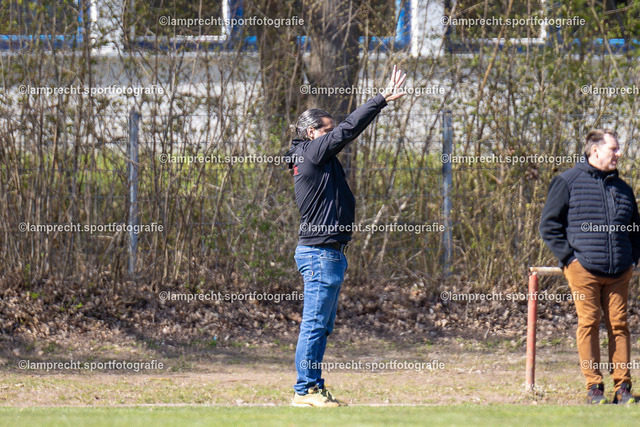 Fußball I Junioren I Saison 2025-2026 I DFB-Nachwuchsliga I 8. Spieltag I JFV Lübeck - 1. FC Magdeburg 41 | Berkan Algan (Trainer, JFV Lübeck) - Realisiert mit Pictrs.com