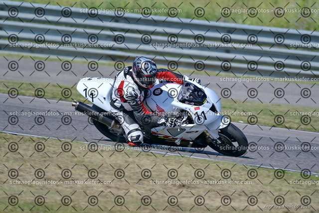 26BT02-0006 | markuskiefer.com - Realisiert mit Pictrs.com