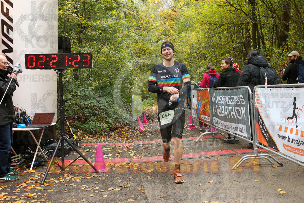 251026_1223_EX1_0240 | Sportfotografie im Rhein-Sieg Kreis, Köln, Bonn, NRW, Rheinland Pfalz, Hessen, etc. Unser Tätigkeitsfeld umfasst den Laufsport vom Volkslauf über den Marathon, Duathlon, Triathon bis zum Ultralauf wie Kölnpfad Ultra oder Schindertrail.