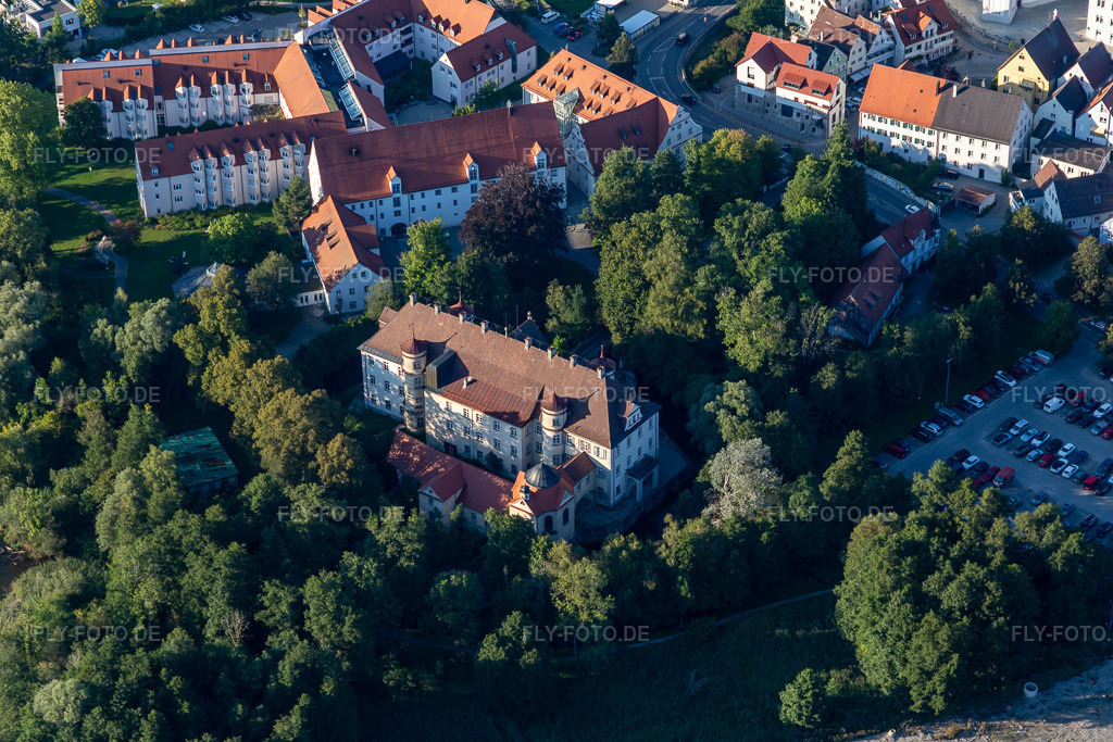 Luftbild: Schloss im Ortsteil Steinach in Bad Waldsee im Bundesland Baden-Württemberg in Deutschland. Foto: IMG_128931.jpg vom 03.09.2021 durch Werner Riehm/FLY-FOTO.de
