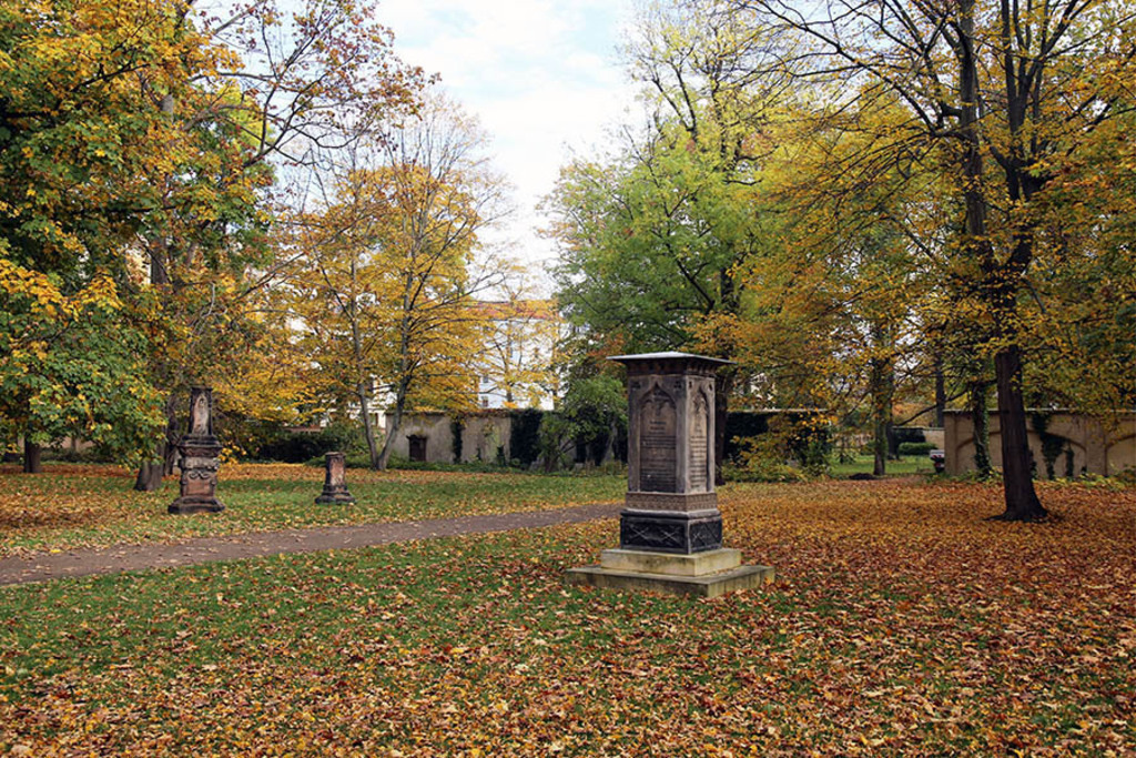 Bildlexikon Leipzig - Alter Johannisfriedhof | Das Team hinter BILDLEXIKON LEIPZIG bündelt historische wie aktuelle Informationen über die Stadt Leipzig in Text und Bild auf einer Plattform und stellt diese der interessierten Öffentlichkeit zur Verfügung.
