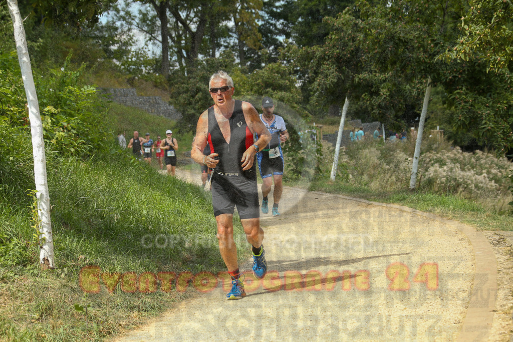 250824_1343_EX1_3371 | Sportfotografie im Rhein-Sieg Kreis, Köln, Bonn, NRW, Rheinland Pfalz, Hessen, etc. Unser Tätigkeitsfeld umfasst den Laufsport vom Volkslauf über den Marathon, Duathlon, Triathon bis zum Ultralauf wie Kölnpfad Ultra oder Schindertrail.