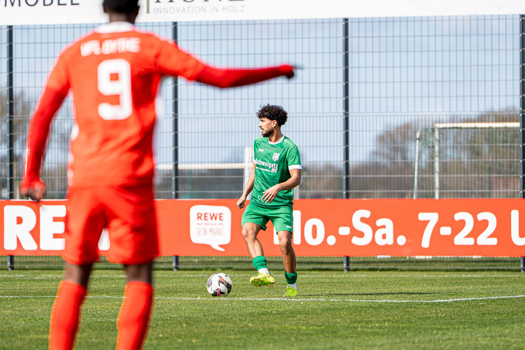 Fußball I Herren I Saison 2025-2026 I Bezirksliga Weser-Ems 4 I 26. Spieltag I VFL Oythe - SV Hansa Friesoythe I 20248 | jns.sportfotos - Realisiert mit Pictrs.com