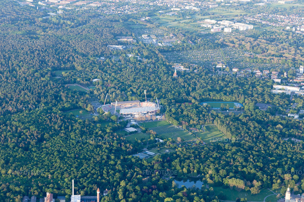 Luftbild: Stadion im Ortsteil Innenstadt-Ost in Karlsruhe im Bundesland Baden-Württemberg in Deutschland. Foto: IMG_099624.jpg vom 21.05.2017 durch Werner Riehm/FLY-FOTO.de