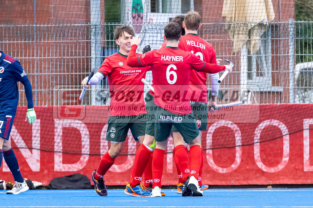 HK_20240323_109901 | 1. Bundesliga Hockey Herren Crefelder HTC - Mannheimer HC am 23.3.2024 Crefelder HTC  Hüttenallee, Krefeld , Acosta Nicolas ( Crefelder HTC #25 ) , Masi Pfandt ( Crefelder HTC #77 ) , Niklas Wellen ( Crefelder HTC 10 ) , Julius Hayner ( Crefelder HTC #6 )