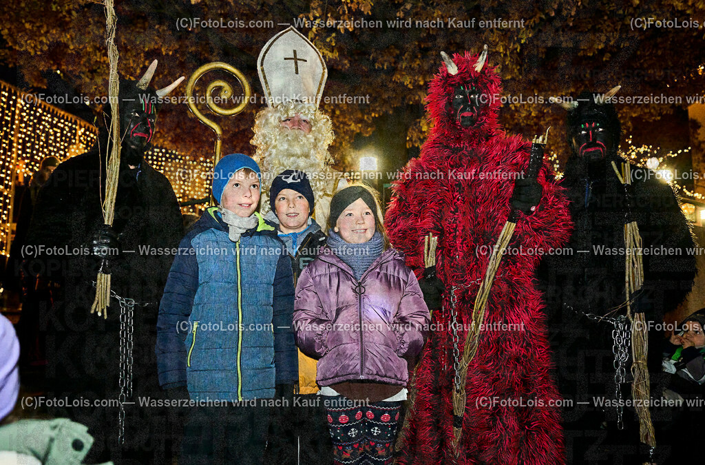 ALP7598_Wieselburger Advent_Nikolaus | (C)FotoLois.com, Alois Spandl, Wieselburger Advent im Schlosspark, Besuch durch den Hl. Nikolaus und seinen Krampussen, Sa 3. Dezember 2022.