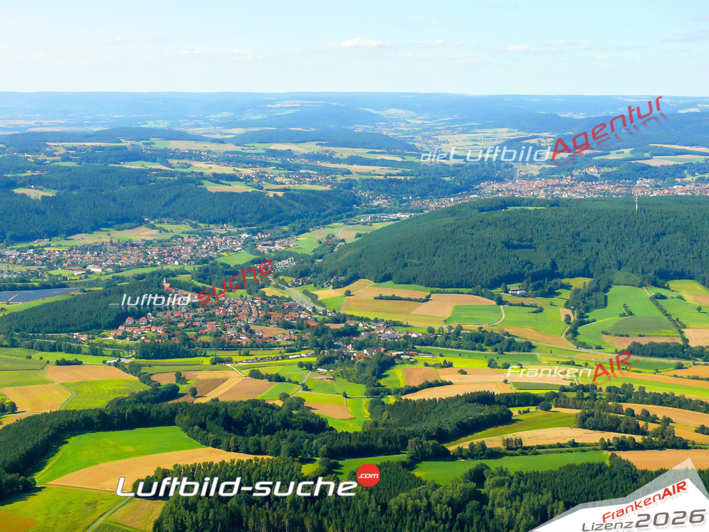 Die Luftaufnahme der Stadt Weissenbrunn wurde vom UL-Flugzeug heraus erstellt ( keine Drohne )- hohe Auflösung für beste Qualität