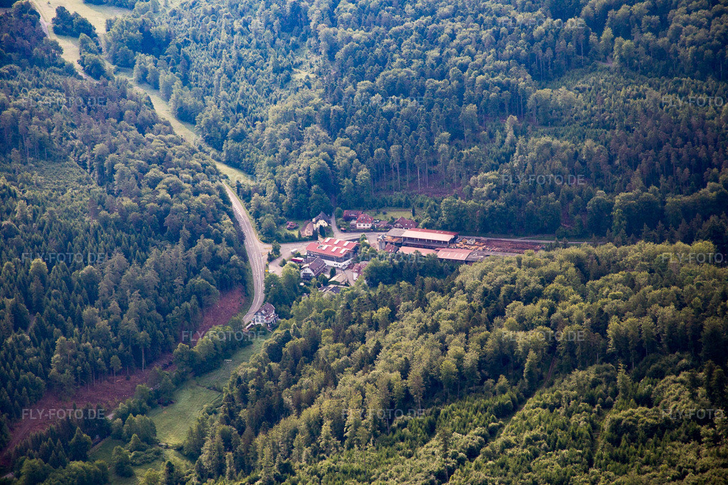 Luftbild: Straubenhardt, Sägewerk Heinrich Jäck GmbH im Holzbachtal im Ortsteil Schielberg in Marxzell im Bundesland Baden-Württemberg in Deutschland. Foto: IMG_079727.jpg vom 31.05.2015 durch Werner Riehm/FLY-FOTO.de
