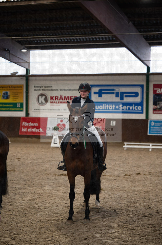 Hallenreittunier Voxtrup 2023 | Entdecke hochwertige Reitturnierfotos von Foto Oger. Professionell, emotional und authentisch – jetzt Lieblingsmomente im Shop bestellen.Deutschlandweite Turnierfotografie. - Realisiert mit Pictrs.com