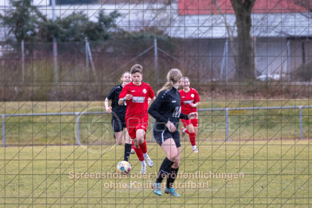 20250223_140838_0480 | #,1.FC Donzdorf (rot) vs. TSV Tettnang (schwarz), Fussball, Frauen-WFV-Pokal Achtelfinale, Saison 2024/2025, Rasenplatz Lautertal Stadion, Süßener Straße 16, 73072 Donzdorf, 23.02.2025 - 13:00 Uhr,Foto: PhotoPeet-Sportfotografie/Peter Harich