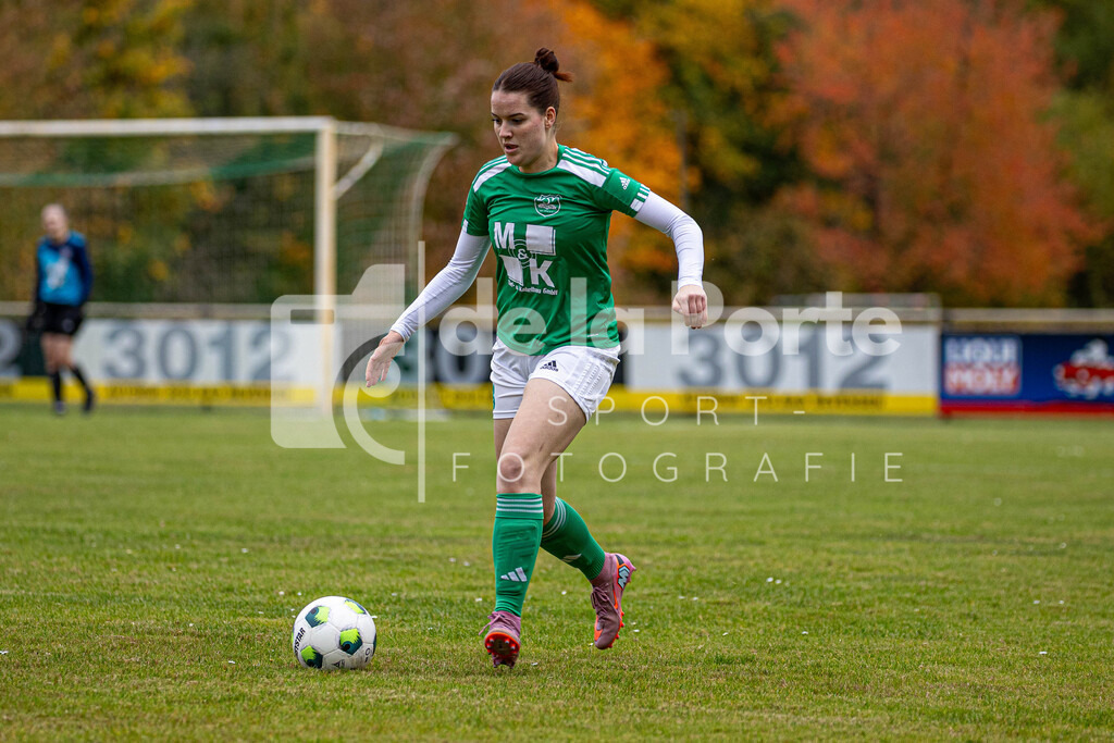 Union Bevensen Frauen - Kahlstorf_ Emma (Solo) vs SG Dannenberg 111025 dlP | immodelaporte-sportfotos - Realisiert mit Pictrs.com