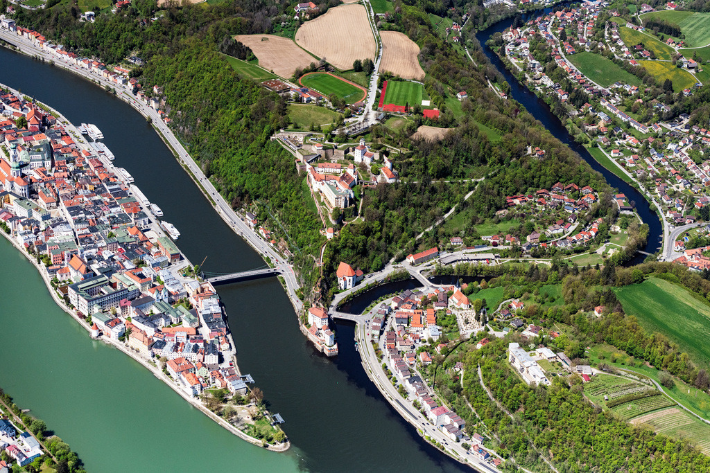 dr__0062447.jpg | PASSAU 09.05.2021 Altstadtbereich und Innenstadtzentrum der Drei-Flüsse-Stadt in Passau im Bundesland Bayern, Deutschland. // Old Town area and city center of Drei-Fluesse-Stadt in Passau in the state Bavaria, Germany. Foto: Daniel Reiter