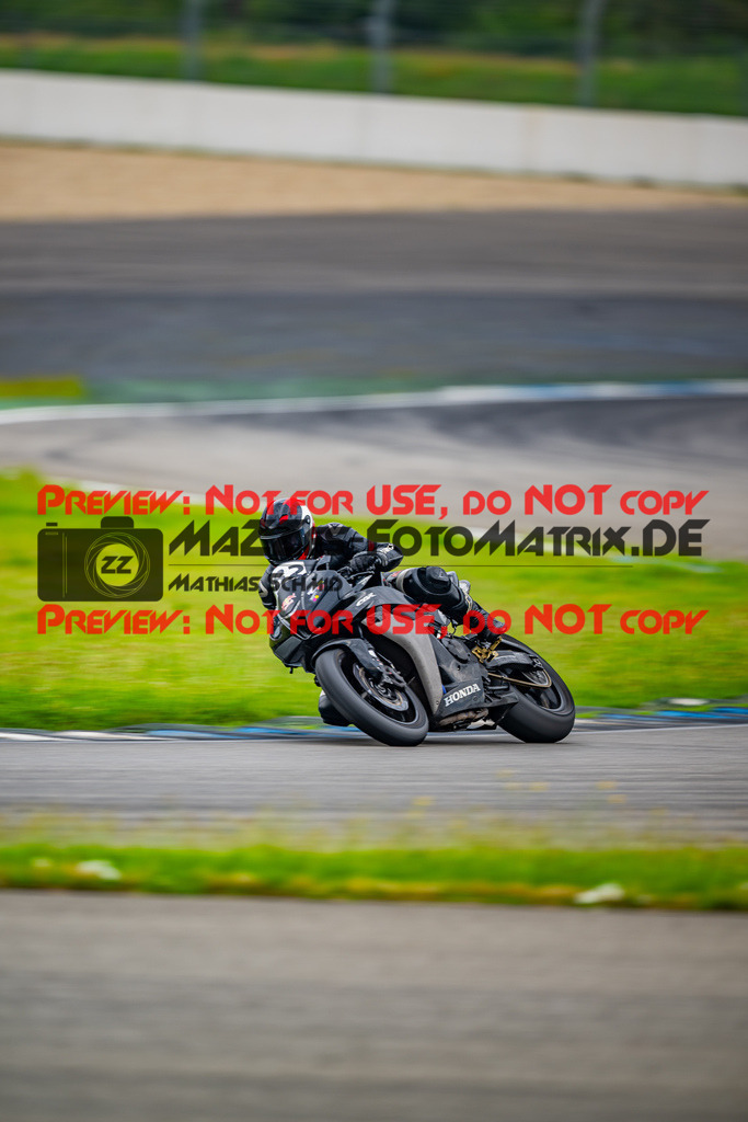 MaZZes_FotoMatrix_240702_6007705_9305 | ROT