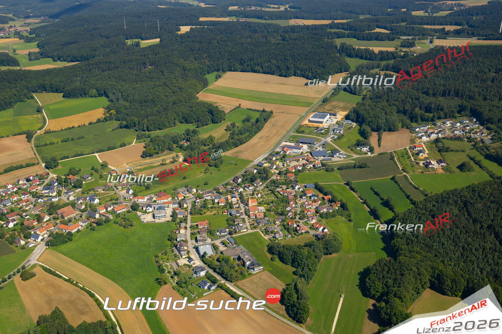 Das Luftbild zeigt : Schwend Birgland - Die Luftaufnahme wurde 2024 vom UL-Flugzeug aus erstellt ( keine Drohne ) - Hochauflösende Luftaufnahme - Für grossformatige Ausdrucke geeignet. Die Geschenkidee !Mit Lizenz und Bildrechte bestellbar