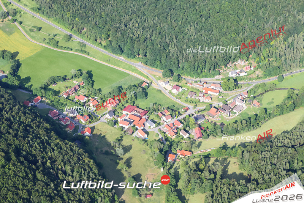 Die Luftaufnahme Schammendorf - Weismain wurde vom UL-Flugzeug (keine Drohne) aus fotografiert.Hohe Druck- Auflösung-die Geschenkidee!