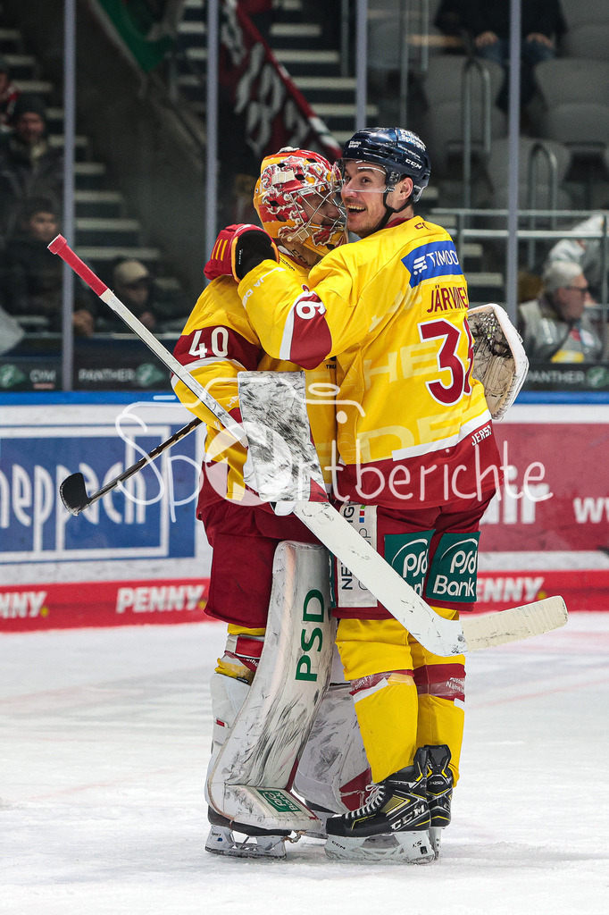 Augsburger Panther - Duesseldorfer EG | Henrik HAUKELAND (DEG #40) und Joonas JAERVINEN (DEG #36) freuen sich ueber den Sieg in Augsburg / Joonas JÄRVINEN