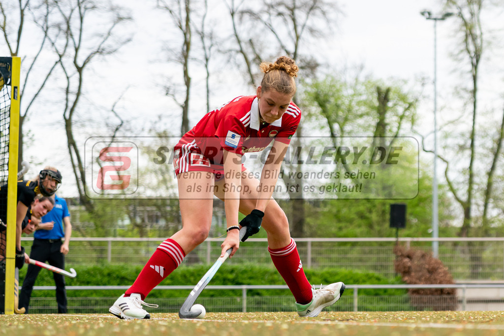 HK_20240407_903457 | 1. Bundesliga Hockey Damen Rot-Weiss Köln - Harvestehuder THC am 7.4.2024 Rot-Weiss Köln, Köln , Felicia Wiedermann ( Rot-Weiss Köln #30 )