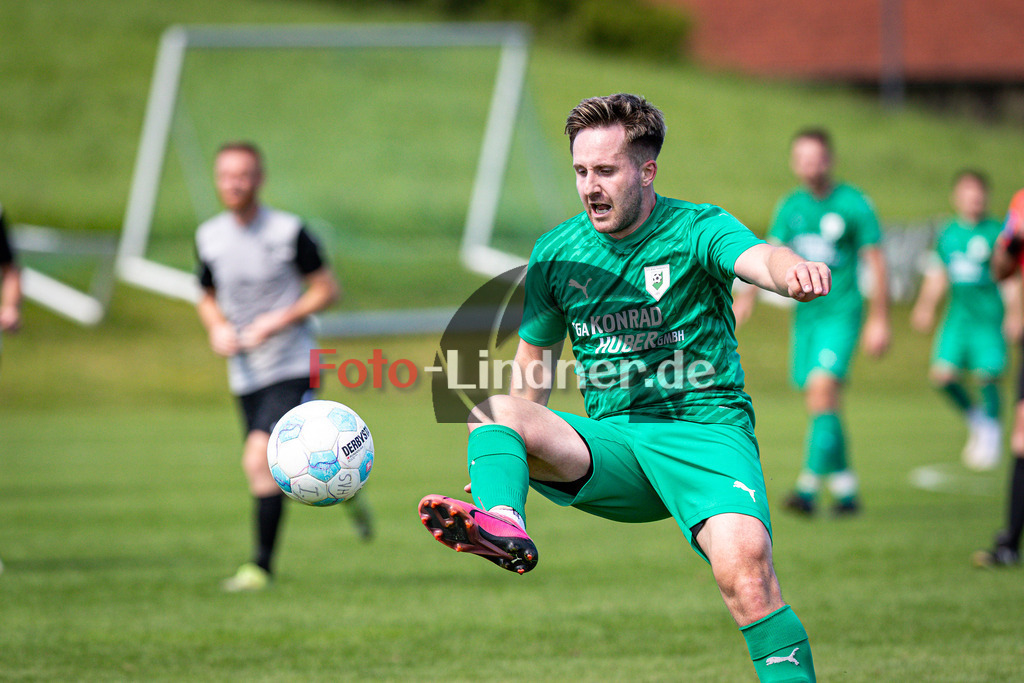 SV Haunshofen gegen ASV Gerentsried | Fußball Herren Kreisklasse Gruppe 3 Zugspitze 2024/25, SV Haunshofen gegen ASV Gerentsried, 20250531,Josef POPP (SV Haunshofen 27) in Aktion,2025-05-31 in Haunshofen (Sportplatz Haunshofen), Josef POPP (SV Haunshofen 27)Copyright: WolfgangxLindner www.foto-lindner.de