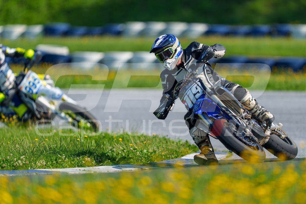 SuperMoto_Staatsmeisterschaft_Greinbach_095 | GRIPcapture steht für authentische Sportfotografie in Österreich – für Momente, die mehr sind als Geschwindigkeit oder Ergebnis. Es geht um Emotion, Spannung, Fokus und den Augenblick, der oft nur einen Wimpernschlag dauert.Ob Motorsport, Teamsport oder 