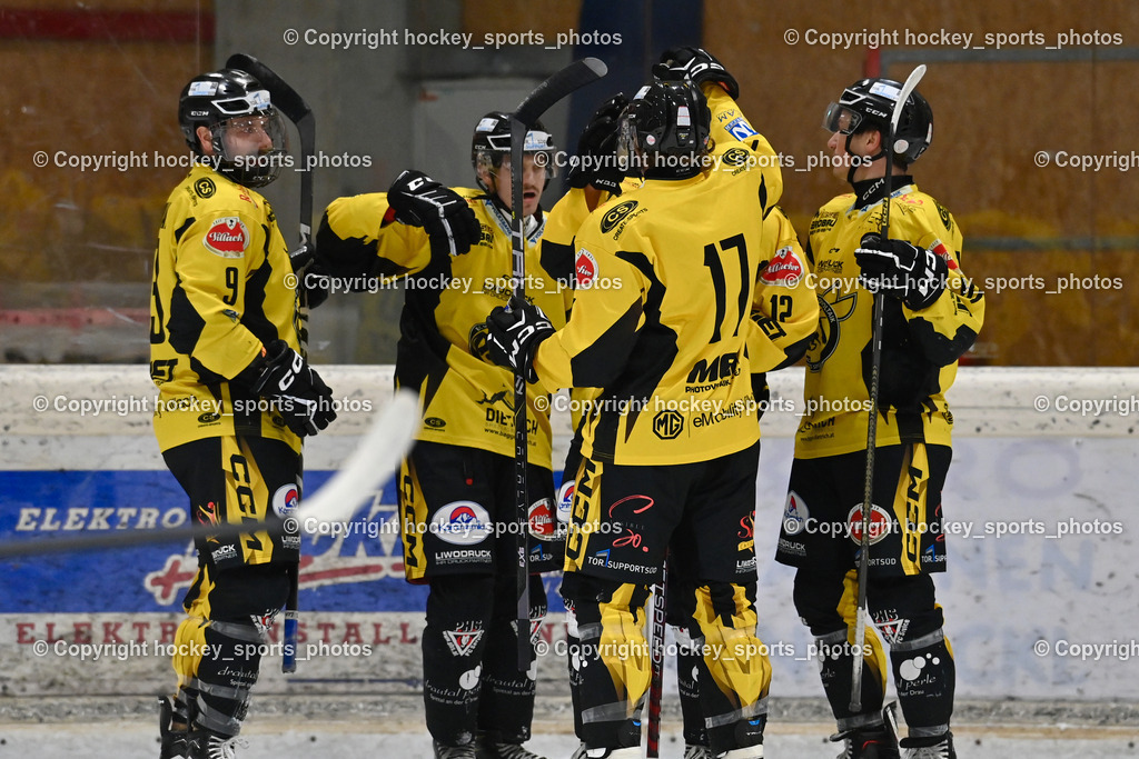 MET PHOTOVOLTAIK HORNETS SPITTAL vs. EC VSV juniors U20  | #17 STEINER KEVIN EC Hornets Spittal, Jubel EC Spittal Hornets Mannschaft, #81 SIVEC PETER PAUL EC Hornets Spittal, #9 Essmann Kevin EC Hornets Spittal, #17#MET PHOTOVOLTAIK HORNETS SPITTAL vs. EC VSV juniors U20 , MET PHOTOVOLTAIK HORNETS SPITTAL vs. EC VSV juniors U20  am 05.11.2024 in Spittal an der Drau (Goldeck Stadion), Austria, (Photo by Bernd Stefan)