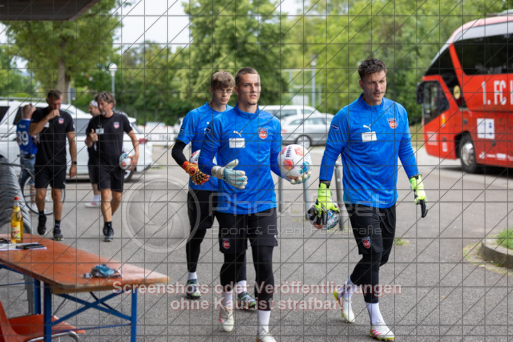 20250706_144429_0307 | #,TSG Salach (blau) vs. 1.FC Heidenheim (rot), Fußball, Freundschaftsspiel - WfV, Saison 2025/2026, Rasensportplatz, Staufenecker Str. 41, 73084 Salach, 06.07.2025 - 15:30 Uhr,Foto: PhotoPeet-Sportfotografie/Peter Harich