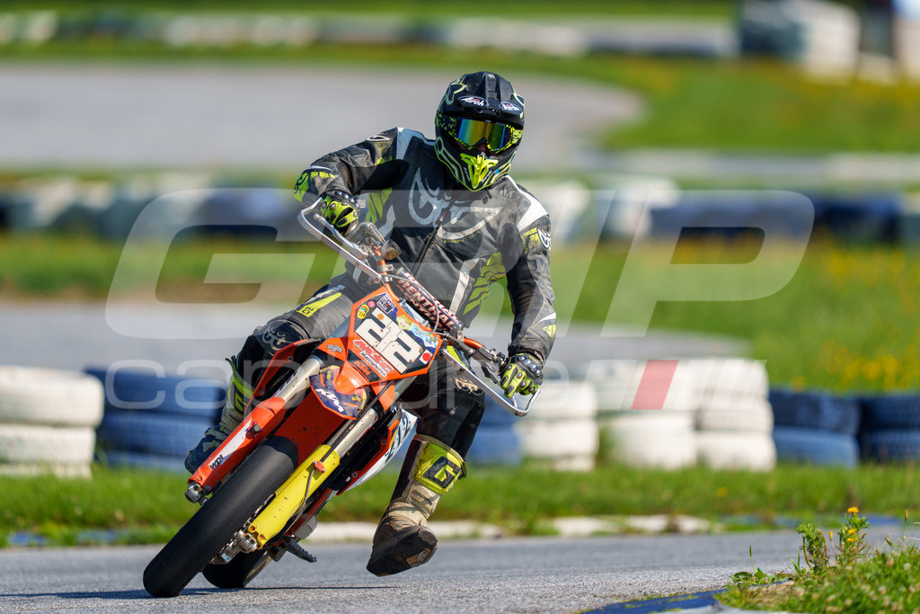 SuperMoto_Staatsmeisterschaft_Greinbach_166 | GRIPcapture steht für authentische Sportfotografie in Österreich – für Momente, die mehr sind als Geschwindigkeit oder Ergebnis. Es geht um Emotion, Spannung, Fokus und den Augenblick, der oft nur einen Wimpernschlag dauert.Ob Motorsport, Teamsport oder 