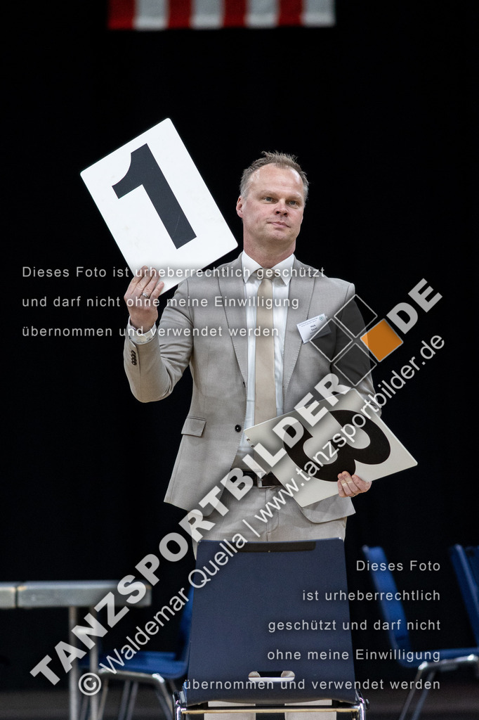 20240310-01256 | Hier finden Sie Tanz Bilder vom Latein und Standard Formationen tanzen. Sportbilder vom Tanzsport. Schöne Fotos und von Weltmeisterschaft, Europameisterschaft, Bundesliga, Regionalliga, Oberliga und Landesliga sowie von GOC Stuttgart, DanceComp, WM Bremen