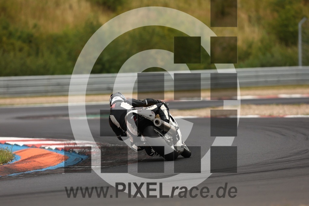 0055-20250728_02166 | Schöne Erinnerungen an spannende Momente - das festzuhalten ist unser Job. PIXELrace.de ist seit 2003 auf den Rennstrecken Europas unterwegs um die Action draußen beim Fahren und die wunderbare Stimmung imm Fahrerlager für euch einzufangen.