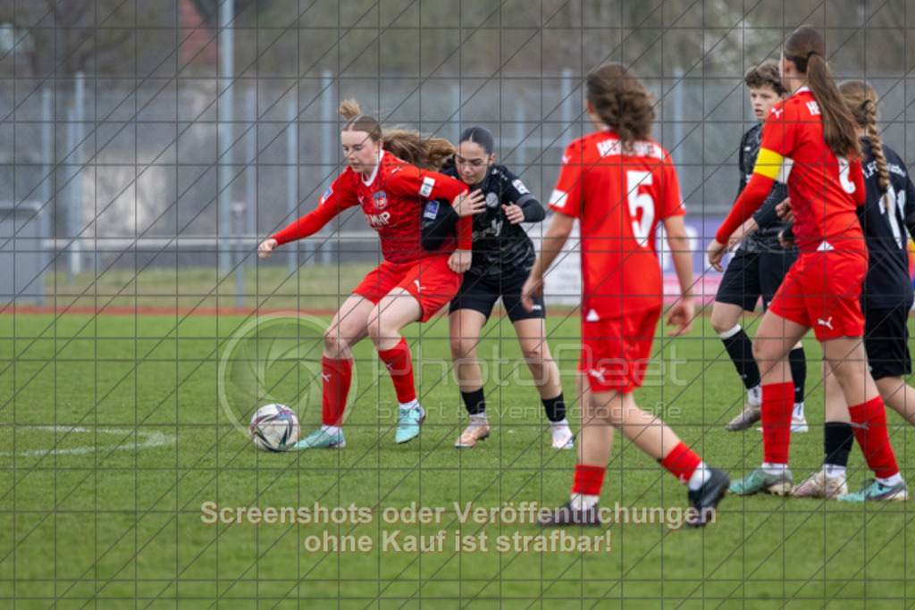 20250329_151210_0453 | Ariona Gashi (1.FC Donzdorf #17)1.FC Donzdorf (schwarz) vs. 1.FC Heidenheim (rot), Fussball, EnBW-Oberliga B -Juniorinnen, 18. Spieltag, Saison 2024/2025, Rasenplatz, Lautertal Stadion, Süßener Straße 16, 73072 Donzdorf, 29.03.2025 - 14:00 Uhr,Foto: PhotoPeet-Sportfotografie/Peter Harich