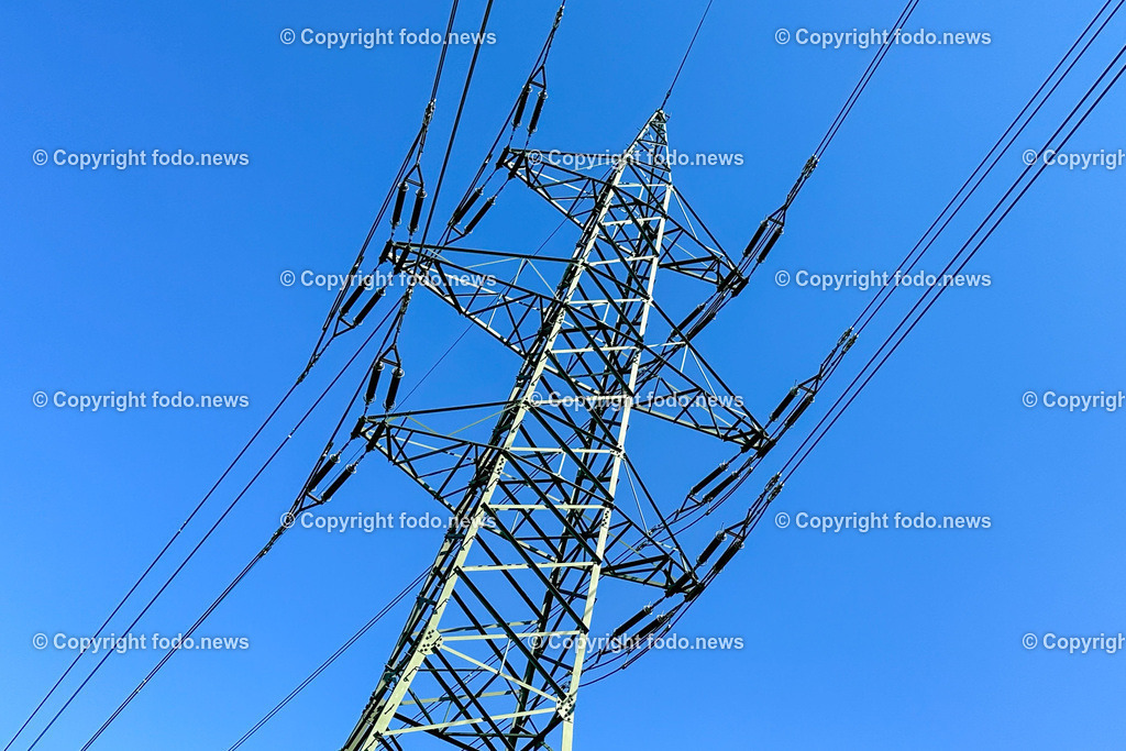 Strommast_ Stromleitung_ Stromleitungen_ Strom_ Stromausfall_ 07.04.2023-2 | 07.04.2023, Linz, AUT, Strom, im Bild Themenbild, Strommast, Stromleitung, Stromleitungen, Strom, Stromausfall, Hochspannung, Black Out, Power, Energy, Symbolbild, Feature