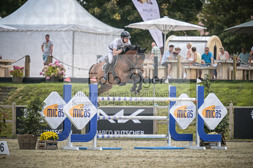 DOS_2323 | Entdecke hochwertige Reitturnierfotos von Foto Oger. Professionell, emotional und authentisch – jetzt Lieblingsmomente im Shop bestellen.Deutschlandweite Turnierfotografie. - Realisiert mit Pictrs.com