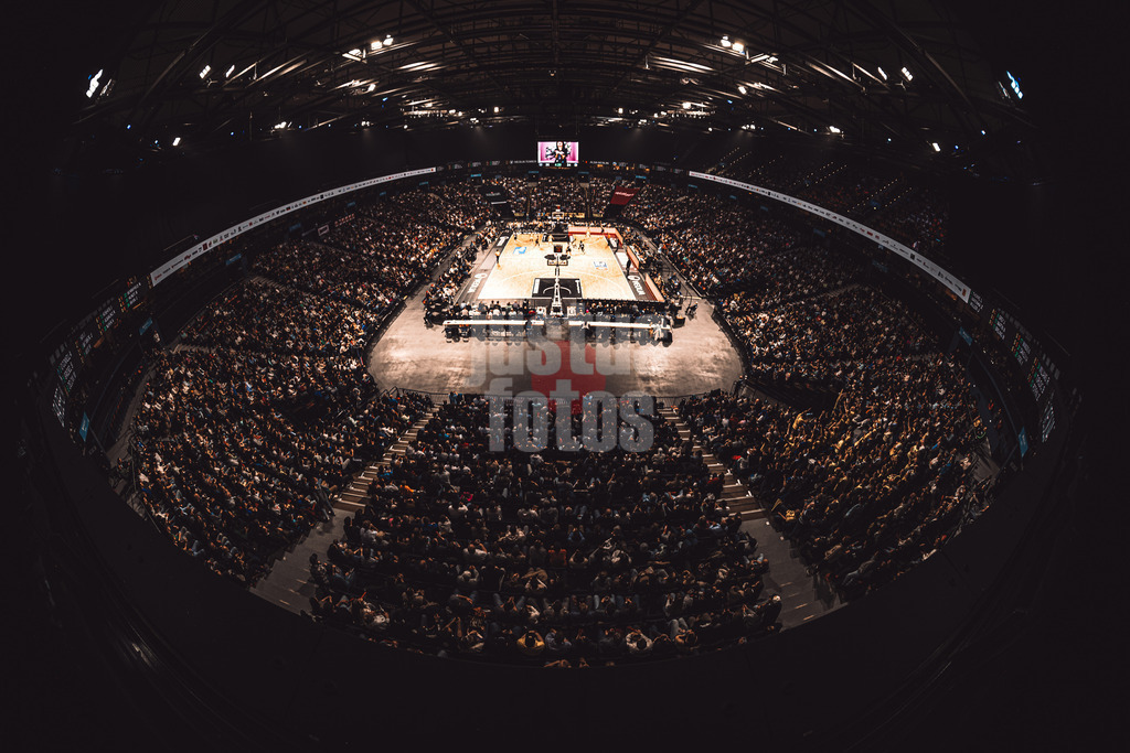 Basketball | Männer | Saison 2025/2026 | easyCredit Basketball Bundesliga | Veolia Towers Hamburg vs. ALBA BERLIN | 14.12.2025 | Die volle Barclays Arena Totale